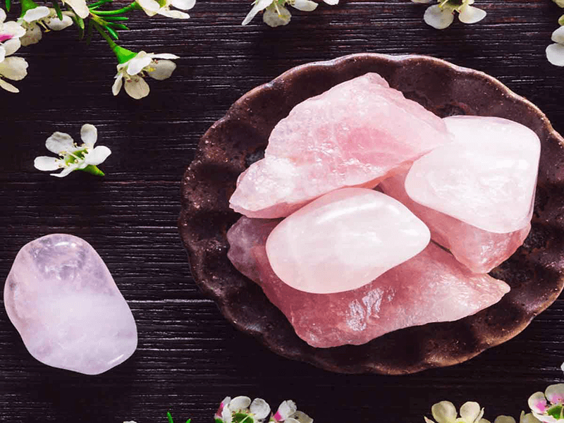 Vi tri tot nhat de da Thach Anh mang lai hieu qua trong phong ngu do la goc Dong Bac hoac Tay Bac