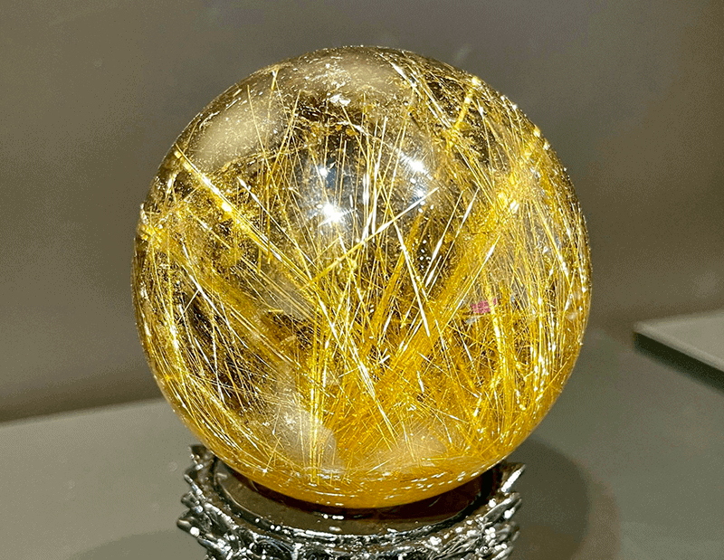 Cong dung chinh cua qua cau thach anh toc vang la thu hut co hoi kinh doanh va bao ve tai san