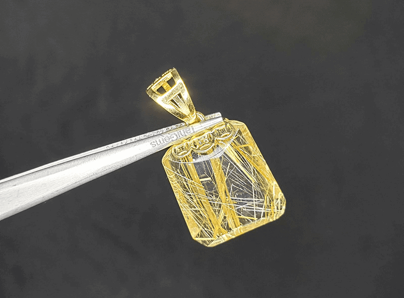 Cong dung cua mat day chuyen thach anh toc vang la giup nguoi deo thu hut tai loc