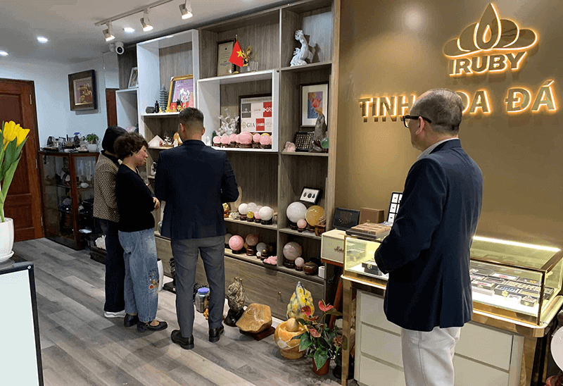 De mua duoc tru thach anh xanh chat luong, moi nguoi can den IRuby tham khao vi day la don vi uy tin