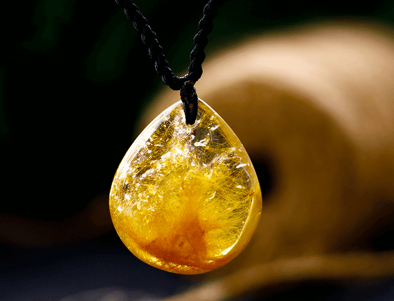 Mau mat day hinh giot nuoc co nang luong phong thuy tot giup nguoi deo tiep nhan tri tue va co hoi