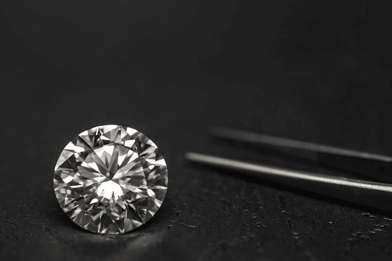 Moi nguoi muon ban kim cuong Moissanite thi hay dem den IRuby ban lai de dam bao duoc gia nhat
