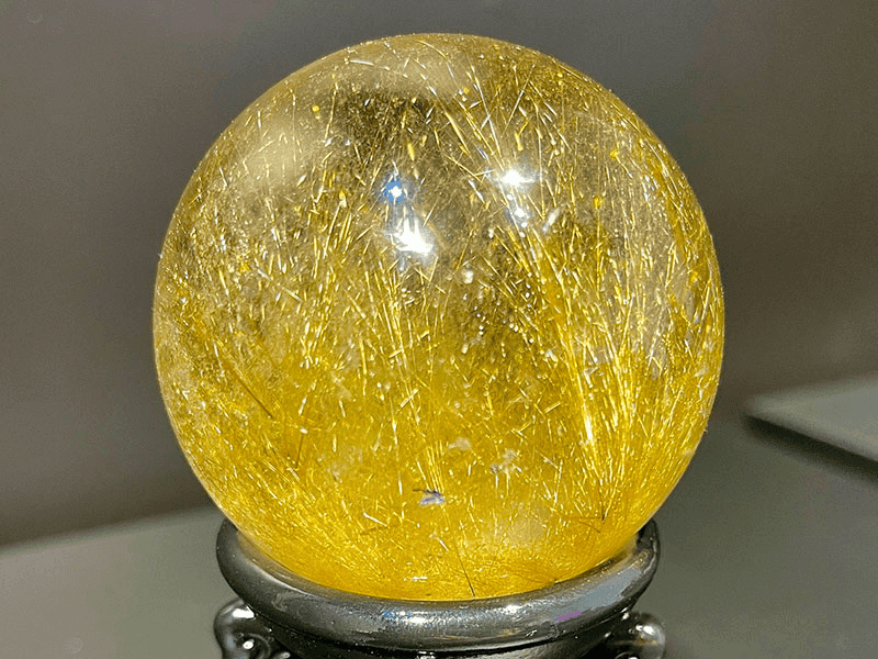 Qua cau thach anh toc vang la vat pham bieu tuong cho tai loc, se ho tro chu nhan ve mat thinh vuong