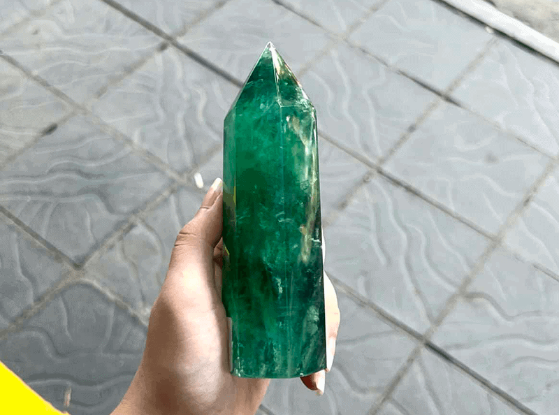 Tru thach anh xanh co mau cang dong deu thi hieu qua phong thuy mang lai cho chu so huu cang hieu qua