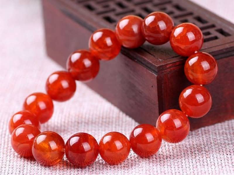 Đá mã não được đánh giá cao dành cho mệnh Thổ