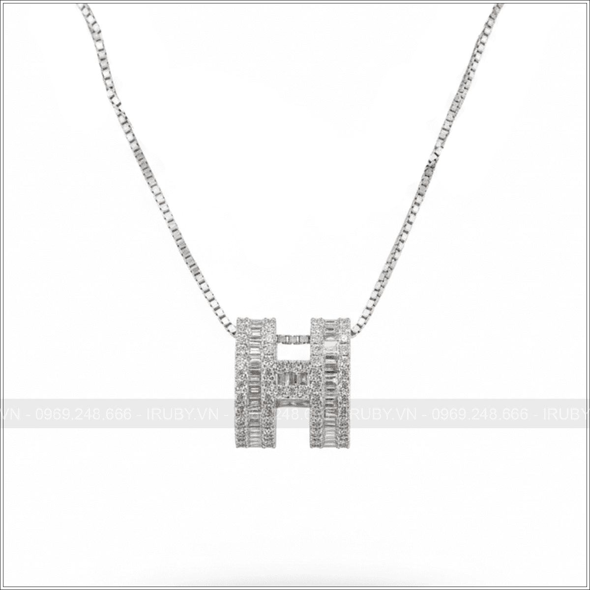 Mặt dây chuyền kim cương chữ “H” vàng trắng 18K – IRMDKC 025