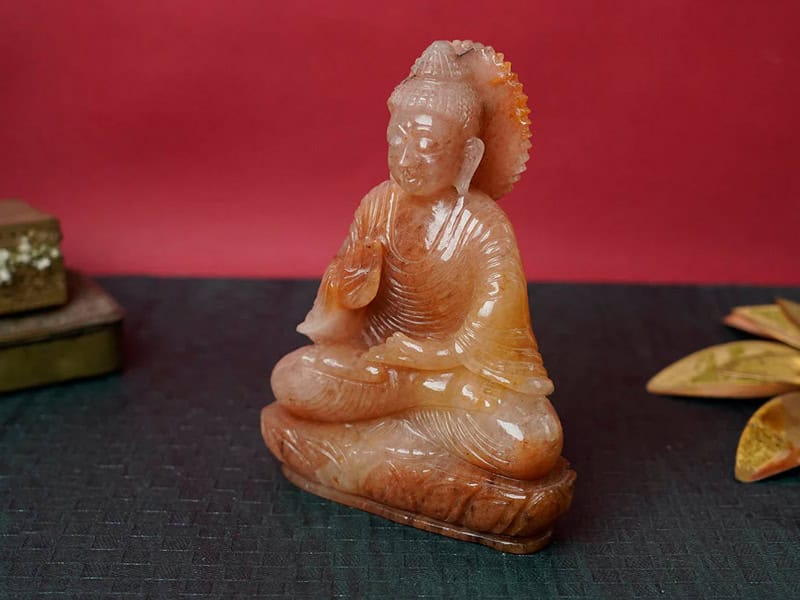 Đá quý được xem là phương tiện hỗ trợ thiền định và chánh niệm cho hành giả