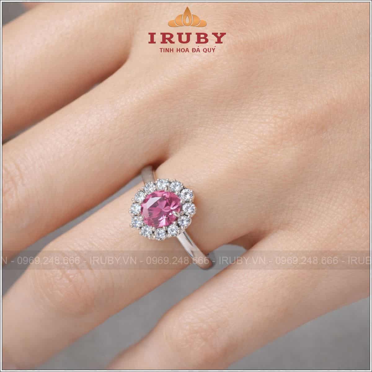 Nhẫn nữ Spinel hồng kết kim cương - Vietnam Spinel - IRNU71