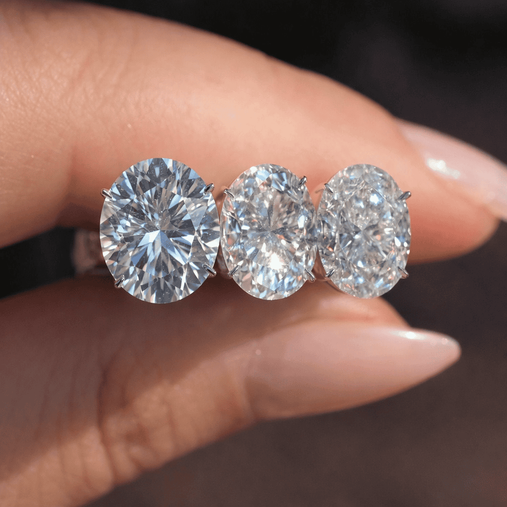 Đá Moissanite được phát hiện lần đầu ở một miệng thiên thạch, trong tự nhiên nó vô cùng hiếm.