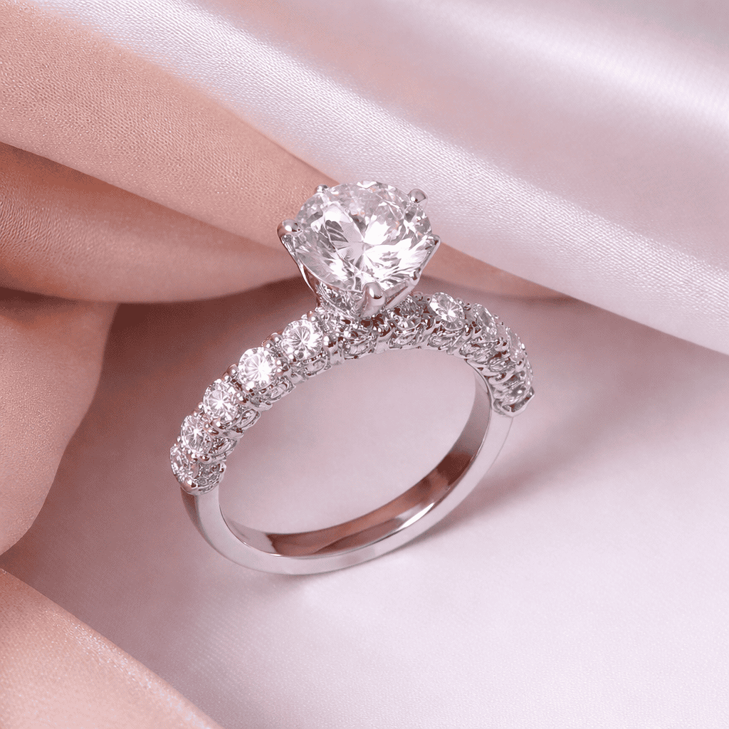Nhẫn đính hôn Moissanite rất được ưa chuộng bởi vẻ đẹp tinh tế của nó