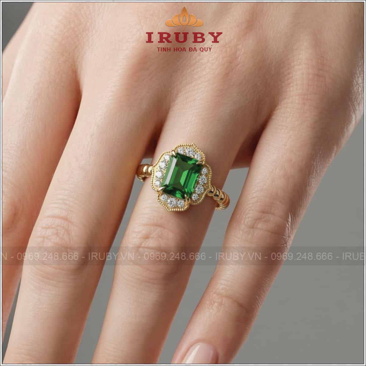 Đá Ngọc Lục Bảo viên đá mang đến sự thịnh vượng và may mắn cho người sở hữu