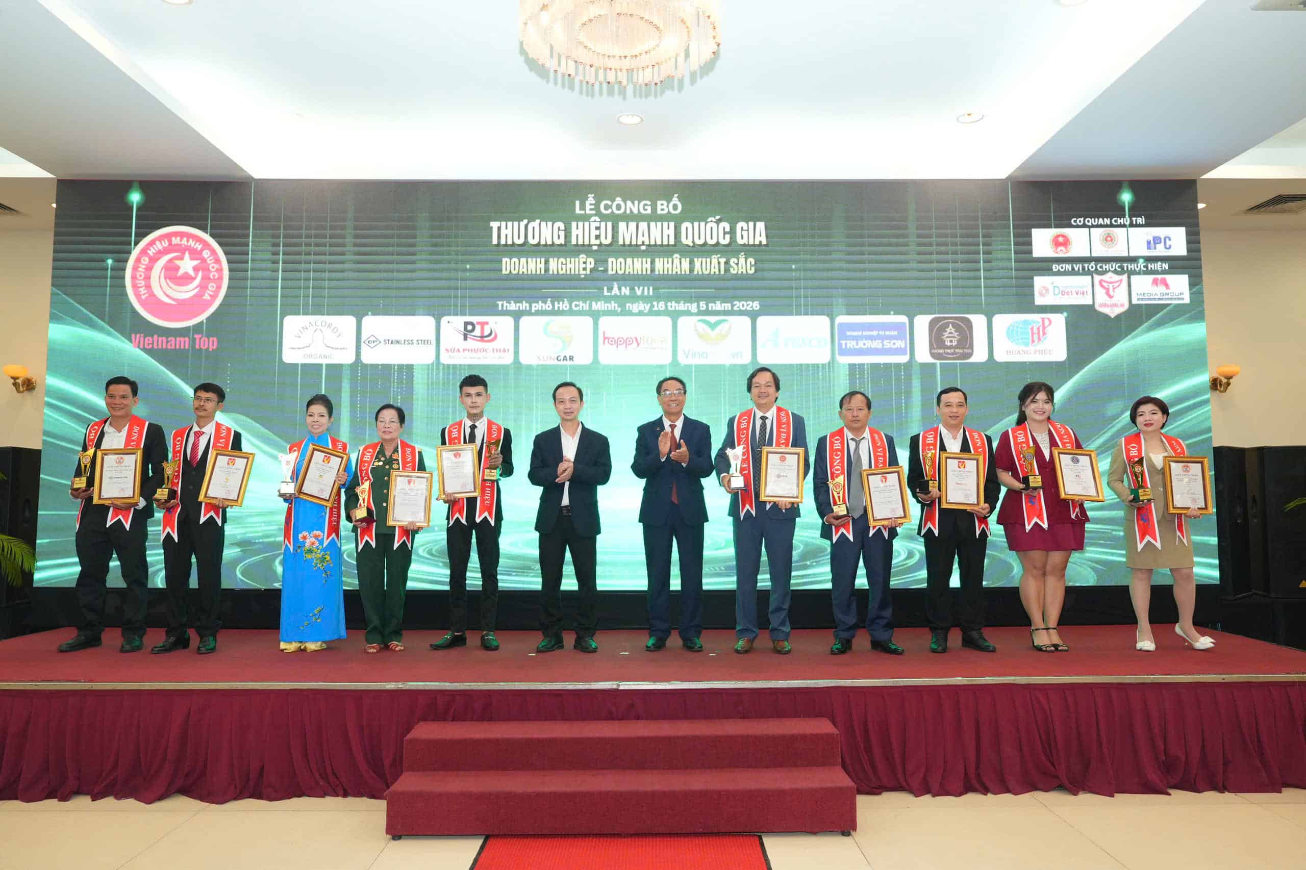 Thị trường đá quý Việt Nam cần khác hơn, tốt hơn và bền vững hơn trong những thập kỷ tới.
