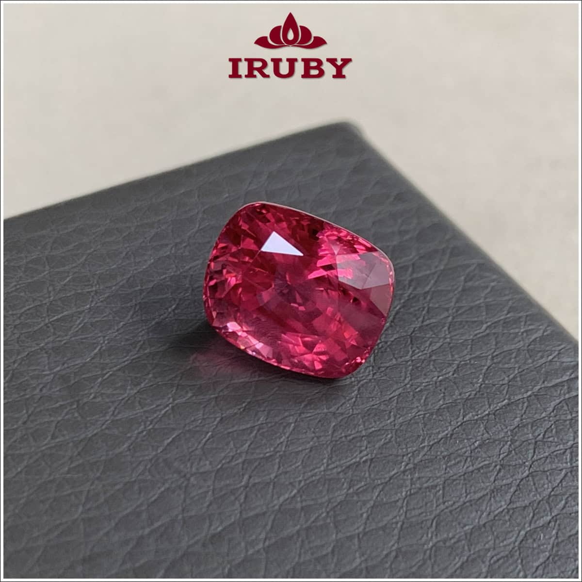 Viên Spinel Hot Pink Lục Yên big size tự nhiên 100% 10,6ct - IRTA 2661065